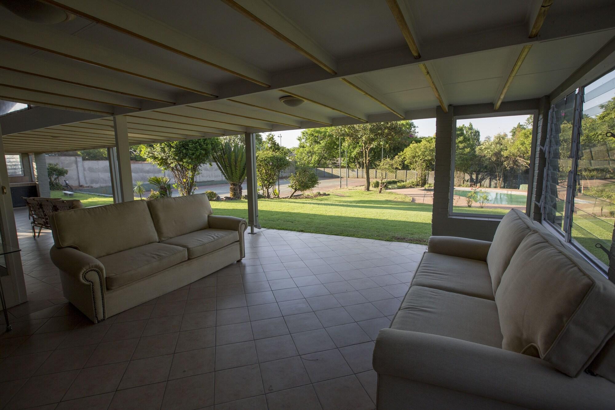 Dynasty Forest Sandown Self Catering Hotel Johannesburg Exterior photo